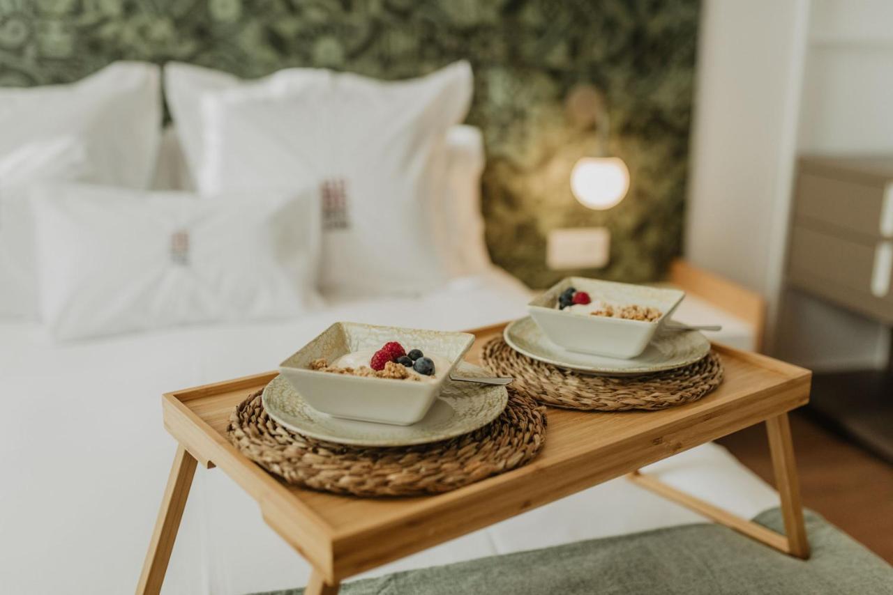 Petit Luxe Volta Bed & Breakfast Terrassa Exterior photo